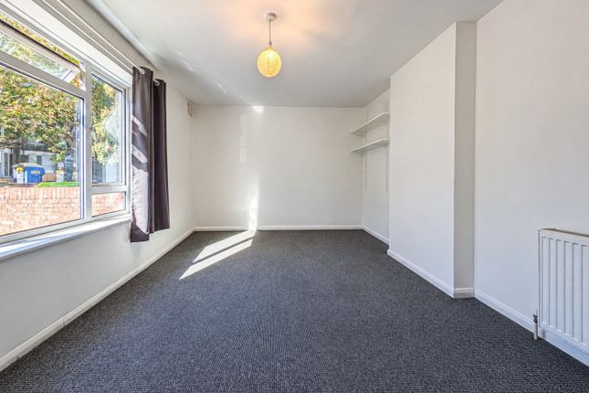 82 Graham Road, London photo 3