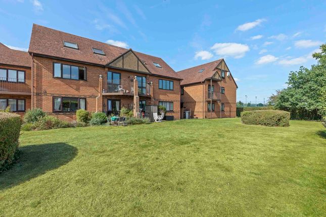Flat 4, Denton Court, Marlow photo 2