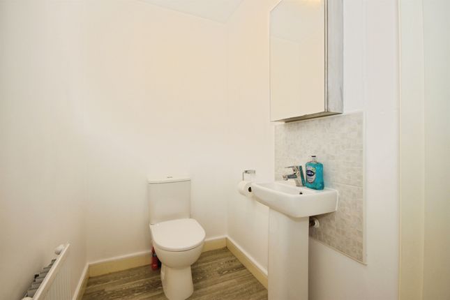 51, Lionheart Avenue, Leamington Spa photo 4