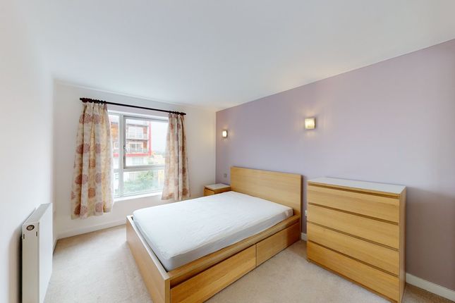 30 Newton Lodge, West Parkside, London photo 4