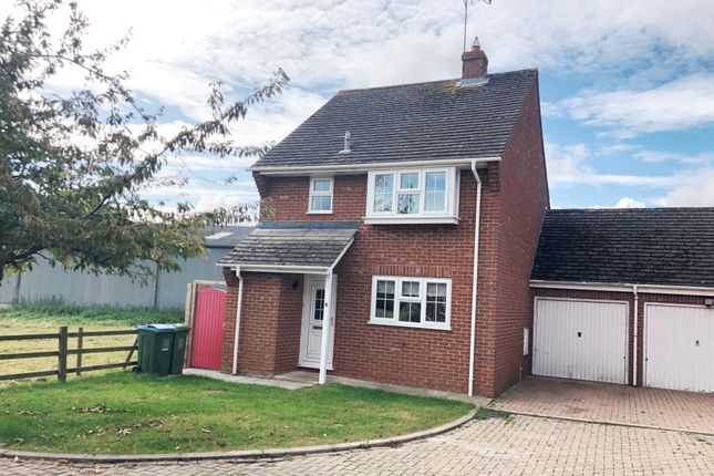 Link-detached house to rent in Spring Meadow, Dorton, Buckinghamshire