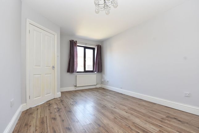 35 Swift Close, St. Neots photo 3