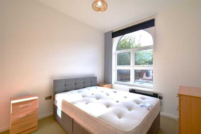 Flat 21, Smith House, Elmwood Avenue, Feltham photo 3