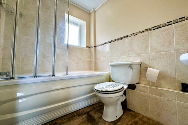 8, Edinburgh Road, Formby photo 4