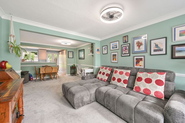 154 Fleetwood Close, Tadworth photo 2