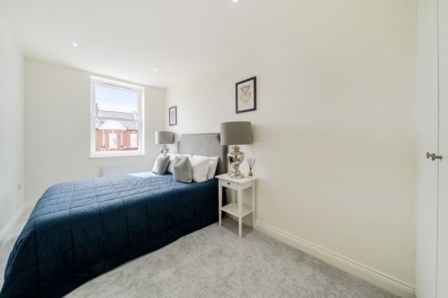 Flat 4, 77, Replingham Road, London photo 2