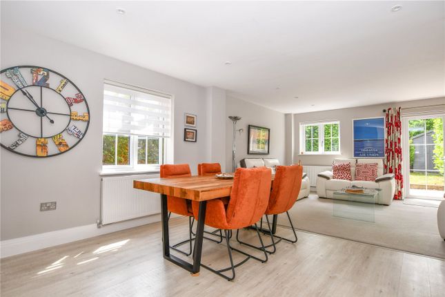 5, Woodfield Place, Bracknell photo 4