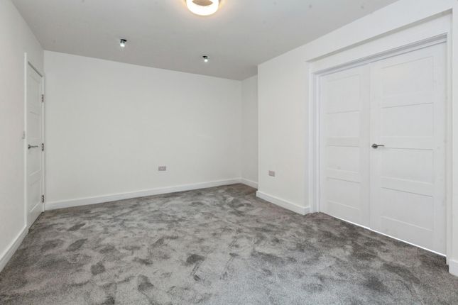 136, St. Georges Crescent, Berkshire photo 4