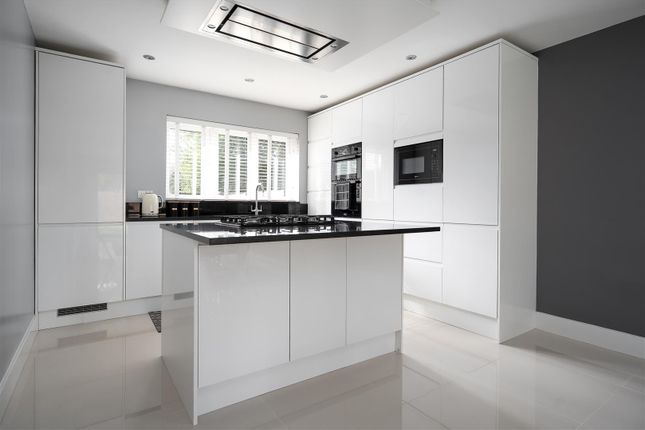 8, Lawn Avenue, West Drayton photo 3