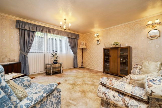 36, Holtdale Green, Leeds photo 3