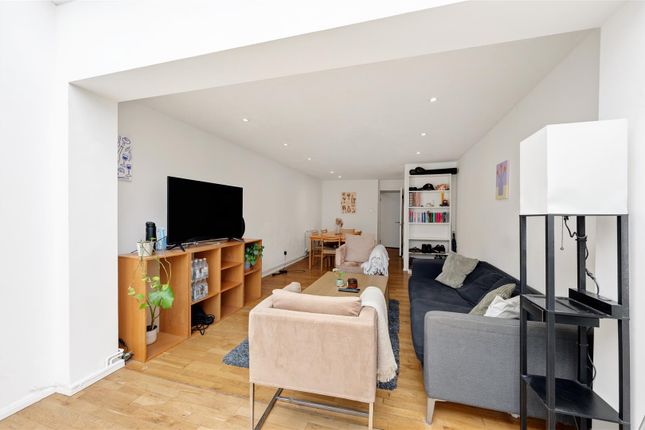 15, Holm Oak Close, Putney photo 4
