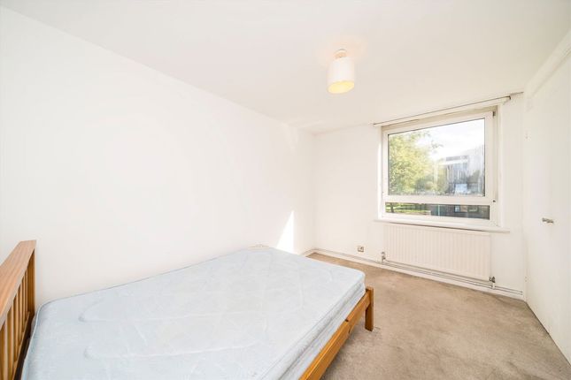 588, Garratt Lane, London photo 4