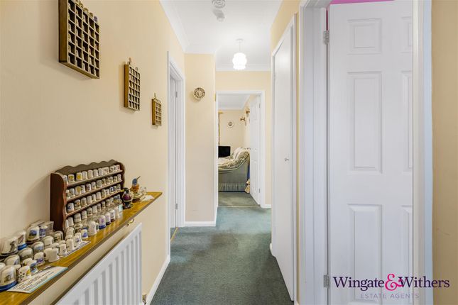 49, Foxlake Road, Byfleet photo 4