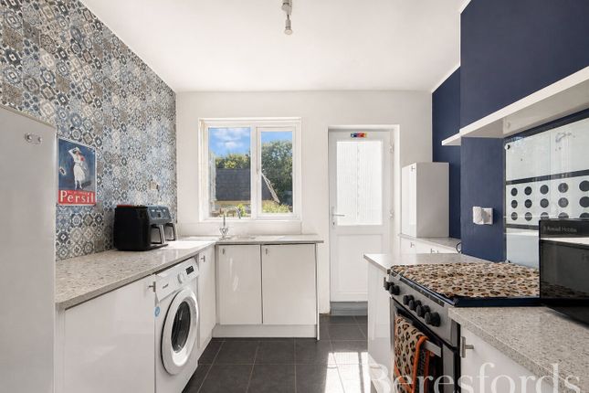 11, Frimley Avenue, Hornchurch photo 2