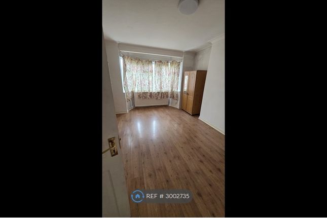 A Rayners Court, Alexandra Avenue, Harrow photo 4