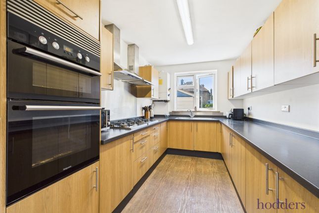 Room 6, 64, Marsh Lane, Addlestone photo 2