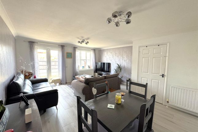 3, Elveroakes Way, Weymouth photo 2