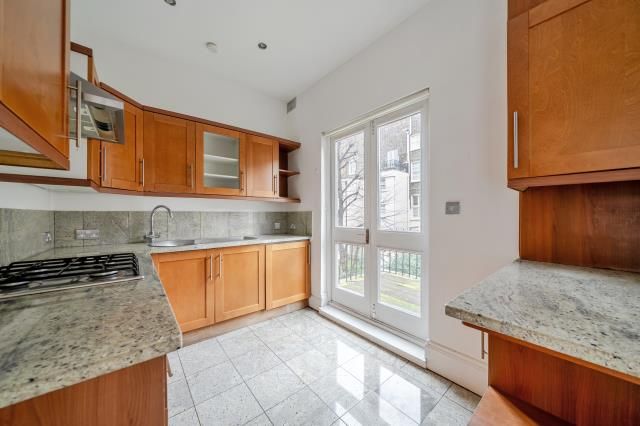 First Floor Flat, 33, Clifton Gardens, London photo 3