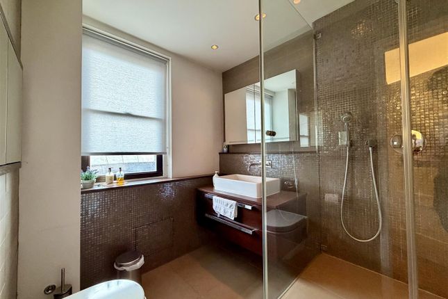 12 Cameret Court, Lorne Gardens, London photo 5