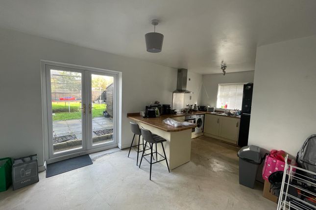 27, Abertawe photo 2