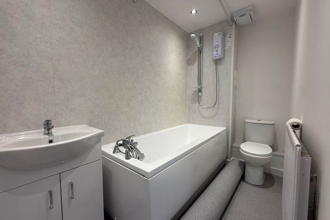 326, Greenhaven Drive, London photo 4