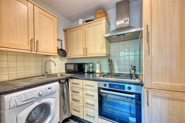Flat 5, 27, Langland Gardens, Hampstead photo 4