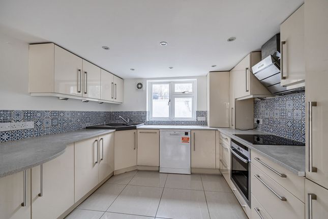 66 Grove Road, Windsor photo 3