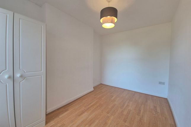 Flat 2, Aylesbury photo 5
