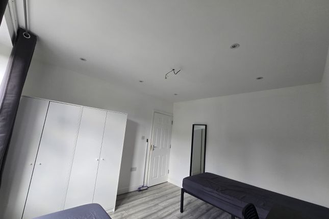 16 Agnes Avenue, Ilford photo 2