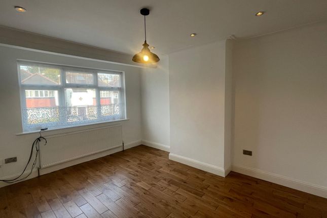 00 0,, Draycott Avenue, Harrow photo 2