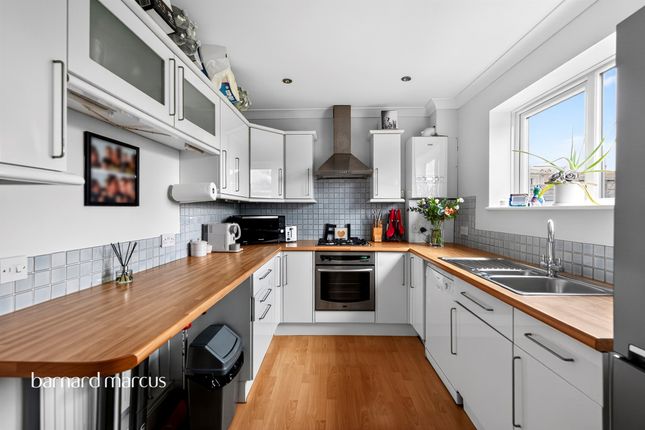 25, Weldon Way, Redhill photo 3