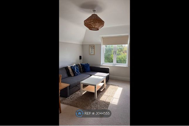 Flat, Russell Hill, Purley photo 5