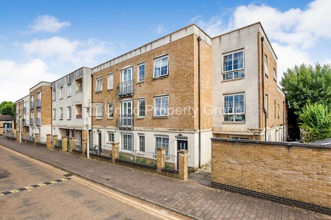 Thumbnail Flat to rent in Cherrywood Close, London