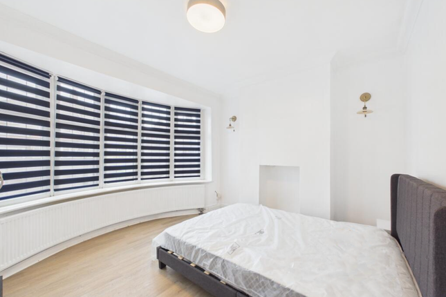 27, Corringham Road, Manchester photo 5