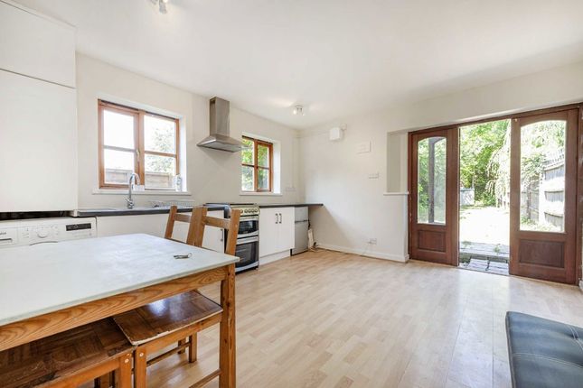 Flat 2, 94, Gleneagle Road, London photo 3