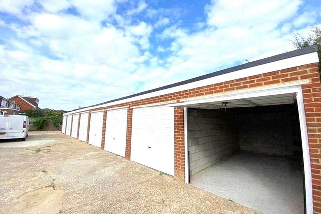 Parking/garage to rent in Meadowside, Angmering, West
