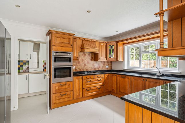 7, Pine Walk, Cobham photo 4