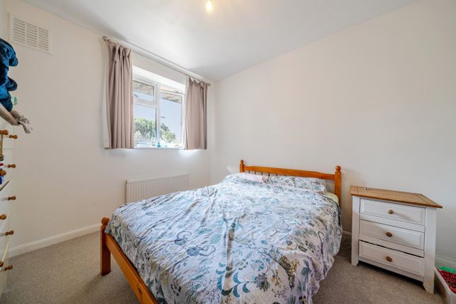 Flat D, 12, Spencer Park, London photo 4