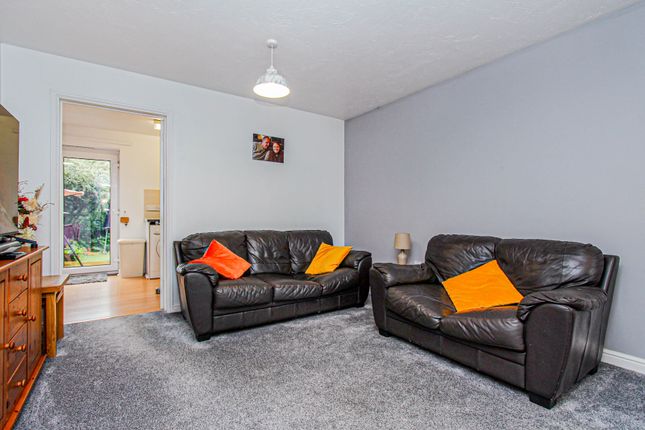 23, Fernmoor Drive, Irthlingborough photo 4