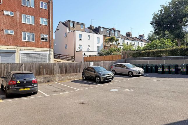 8 Acacia Court, Herbert Road, Brighton photo 3