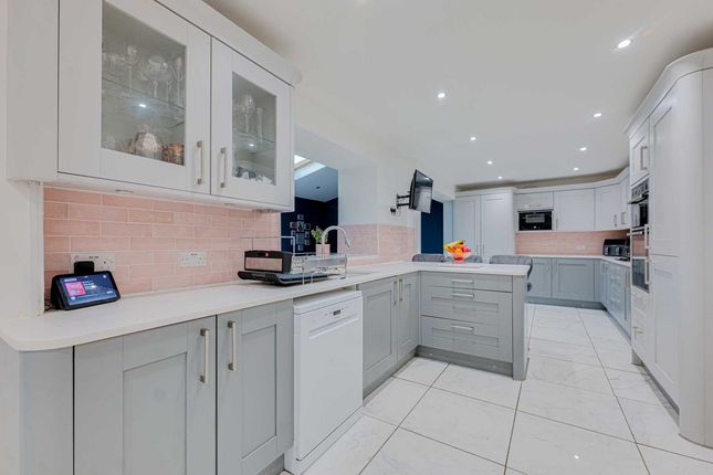 242, Little Wakering Road, Southend-on-sea photo 4