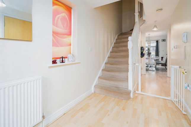 Town house for sale in Plomer Avenue, Hoddesdon