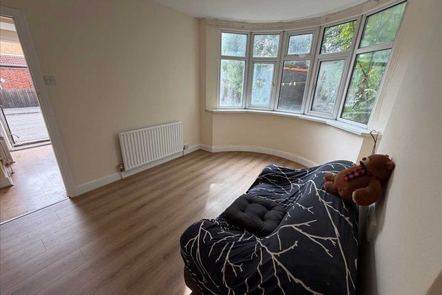 22A, Staines Road, Feltham photo 3