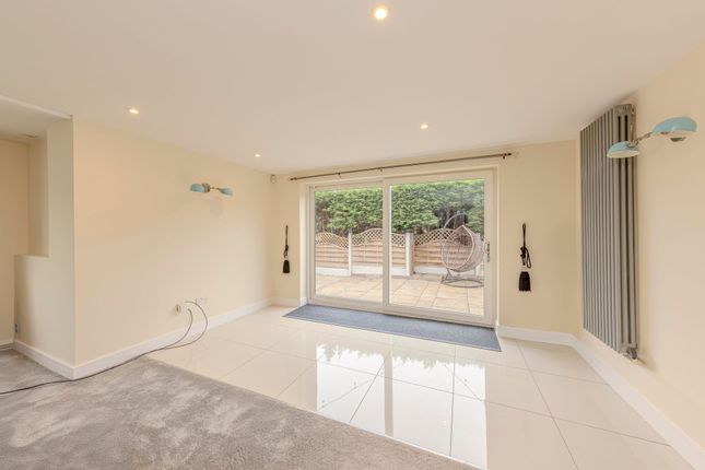 2 Critchlow Court, Stoke-On-Trent photo 2