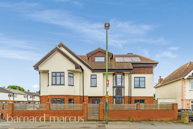 Flat for sale in Cheam Common Road, Worcester Park