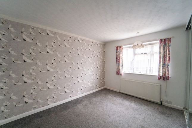 4, Fulham Close, Uxbridge photo 3