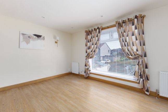 42, Maxwell Crescent, Cowdenbeath photo 4