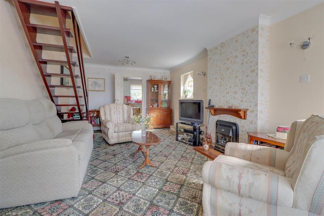 4, Laburnum Avenue, Wickford photo 4