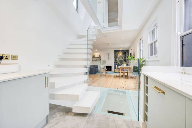 Thumbnail Property to rent in Pindock Mews, Maida Vale, London