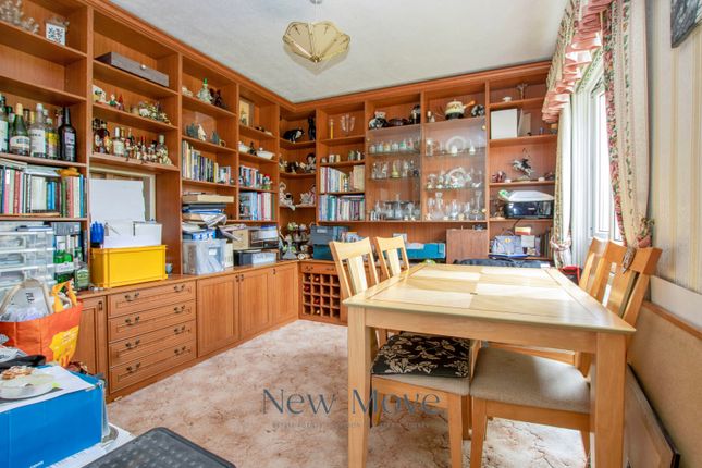 60 Darleydale, Crawley photo 2